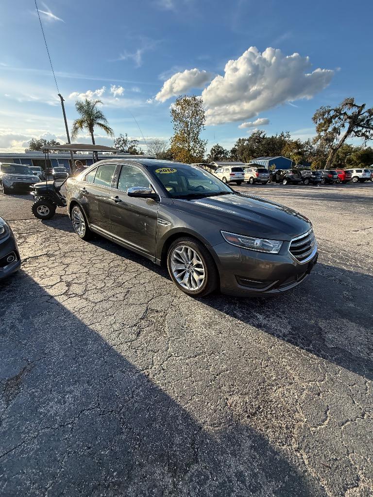2018 Ford Taurus Limited's photo