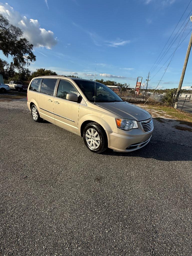 2015 Chrysler Town & Country Touring's photo